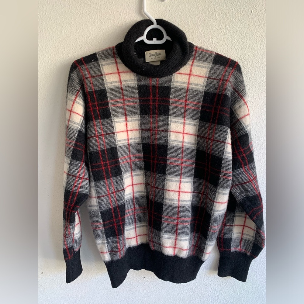 Neiman Marcus Women’s 100% Scottish Cashmere Sweater Small Red Blue Plaid